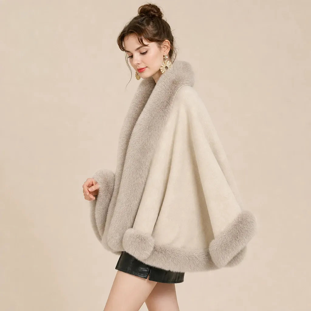 Ton poncho Poncho En Maille Avec Col En Fausse Fourrure